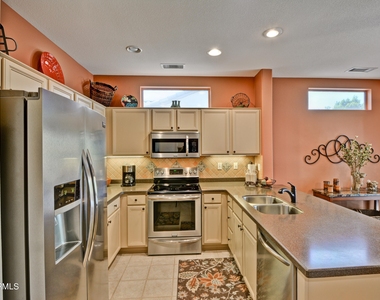 15689 W Azalea Lane - Photo Thumbnail 9