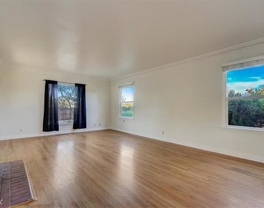 10847 Balboa Blvd - Photo Thumbnail 5