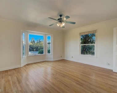 10847 Balboa Blvd - Photo Thumbnail 6