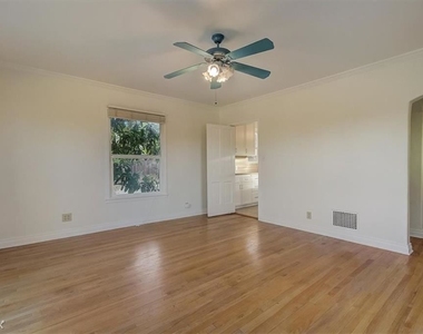 10847 Balboa Blvd - Photo Thumbnail 9