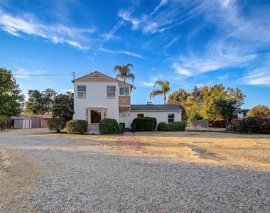 10847 Balboa Blvd - Photo Thumbnail 7