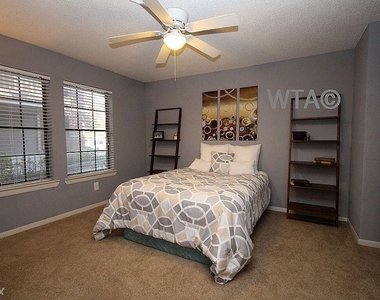 9218 Balcones Club Dr - Photo Thumbnail 10