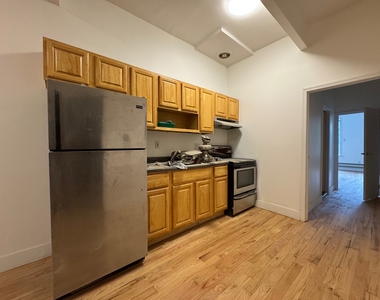 828 Halsey Street - Photo Thumbnail 3
