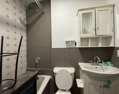 828 Halsey Street - Photo Thumbnail 6