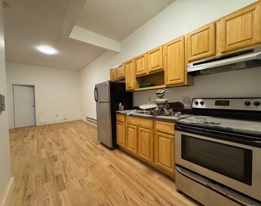 828 Halsey Street - Photo Thumbnail 5