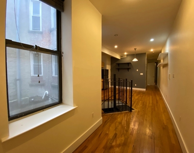 662 Park Place - Photo Thumbnail 2