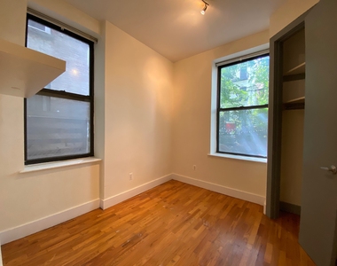 662 Park Place - Photo Thumbnail 6