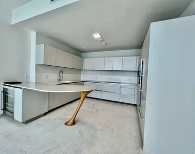 16901 Collins Avenue - Photo Thumbnail 1