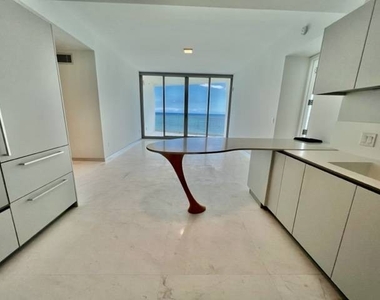 16901 Collins Avenue - Photo Thumbnail 2