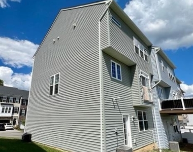 7 Remington Drive - Photo Thumbnail 2