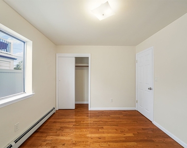 423 E Hudson Street - Photo Thumbnail 8