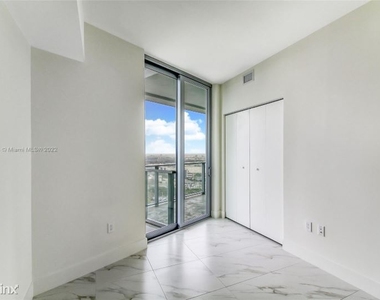 2000 Metropica Way - Photo Thumbnail 13