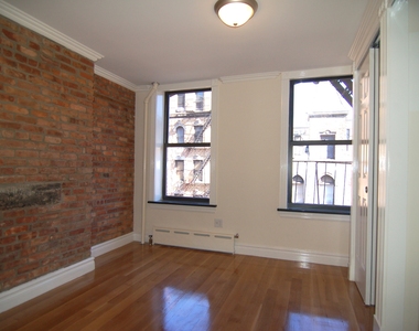 East 7th Street and 1st Avenue - Photo Thumbnail 1