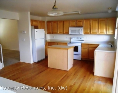 3152 West Yarrow Circle - Photo Thumbnail 3