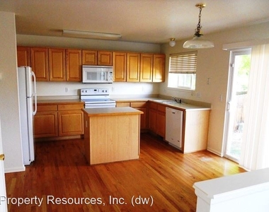 3152 West Yarrow Circle - Photo Thumbnail 2