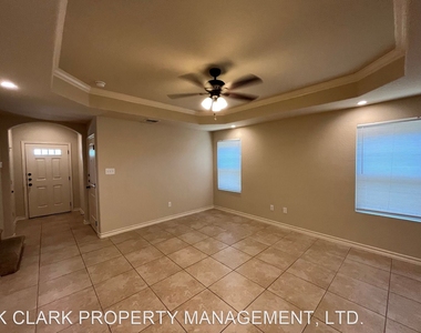 7014 Lakeview Dr #101 - Photo Thumbnail 4