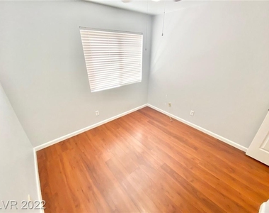 7584 Mcclintoc Drive - Photo Thumbnail 10