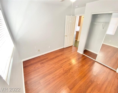 7584 Mcclintoc Drive - Photo Thumbnail 9