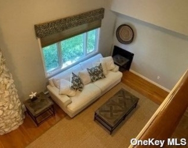 2581 Roanoke Avenue - Photo Thumbnail 3