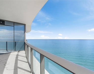 15701 Collins Ave - Photo Thumbnail 1