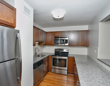 5140 S Hyde Park Boulevard - Photo Thumbnail 1