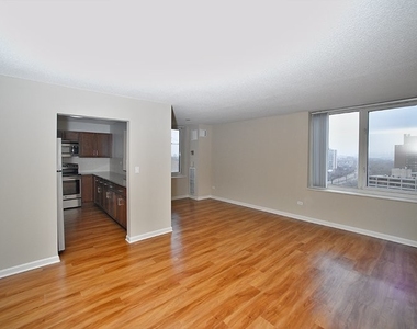 5140 S Hyde Park Boulevard - Photo Thumbnail 2