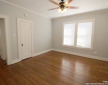 129 E Ridgewood Ct - Photo Thumbnail 12