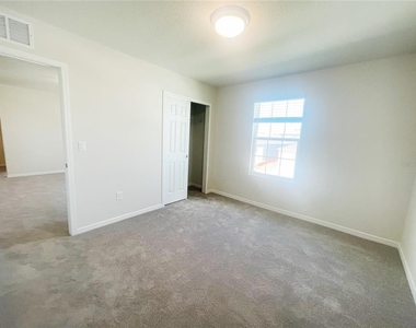 1652 Aspen Ave - Photo Thumbnail 4