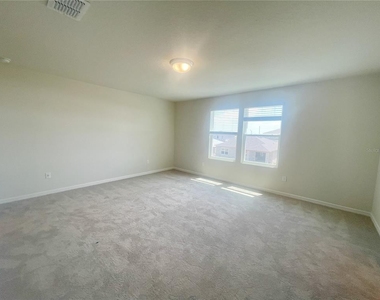 1652 Aspen Ave - Photo Thumbnail 2