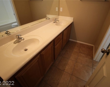 3520 Bella Sovana Court - Photo Thumbnail 13