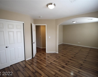 3520 Bella Sovana Court - Photo Thumbnail 17