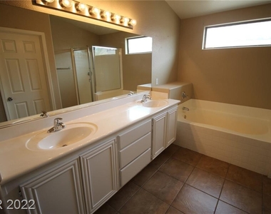 3520 Bella Sovana Court - Photo Thumbnail 10