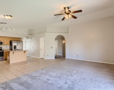 16224 W Mauna Loa Lane - Photo Thumbnail 4