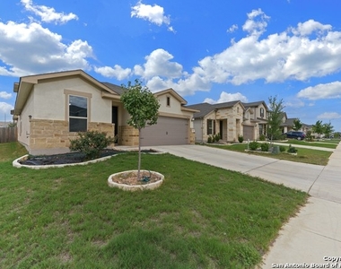 2415 Verona Way - Photo Thumbnail 2