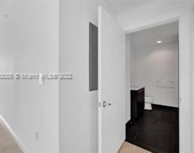 900 Biscayne Blvd Apt 3203 - Photo Thumbnail 1