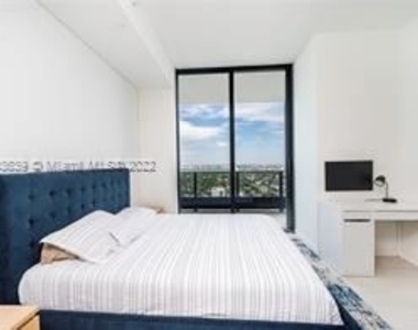 1000 Brickell Plz Unit 5000 - Photo Thumbnail 7