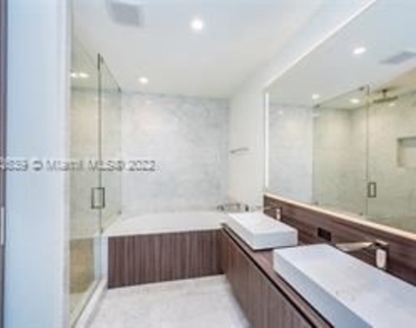 1000 Brickell Plz Unit 5000 - Photo Thumbnail 5