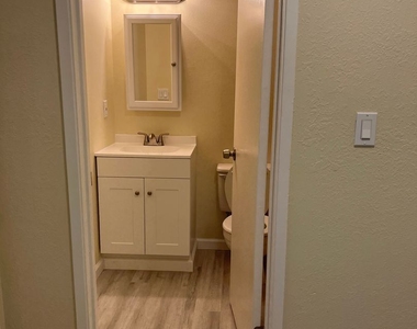 4981 Catalina Dr Apt # 3 - Photo Thumbnail 9