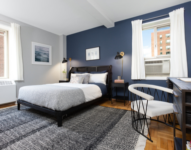 240 1st Ave - Photo Thumbnail 3
