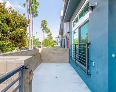 5350 Playa Vista Dr - Photo Thumbnail 3