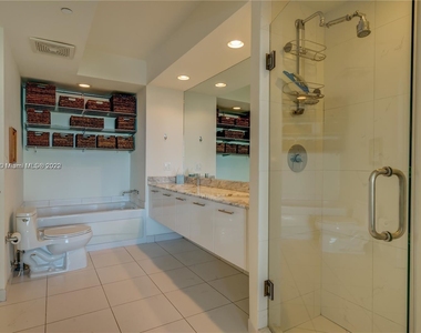 500 Brickell Ave Apt 1600 - Photo Thumbnail 11