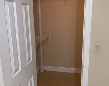 3340 Pinewalk Dr N Apt 1517 - Photo Thumbnail 17