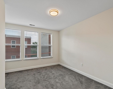 1719 Fontain St Unit 2 - Photo Thumbnail 7