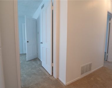 232 N Hillcrest Boulevard - Photo Thumbnail 21