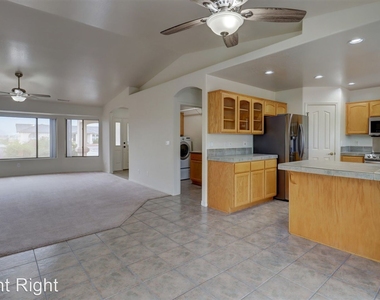 4801 N Towago Circle - Photo Thumbnail 9