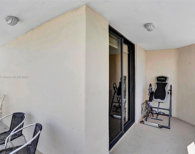 6423 Collins Ave - Photo Thumbnail 34