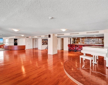 6423 Collins Ave - Photo Thumbnail 45