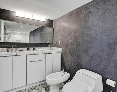 6423 Collins Ave - Photo Thumbnail 29