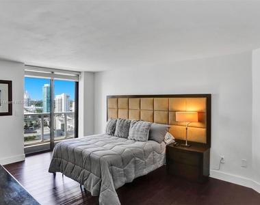 6423 Collins Ave - Photo Thumbnail 23