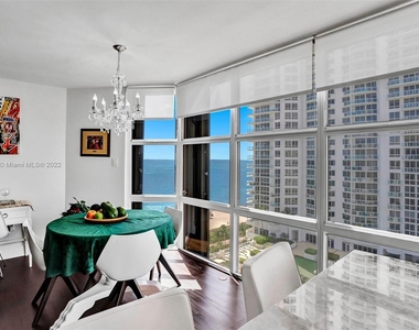 6423 Collins Ave - Photo Thumbnail 15